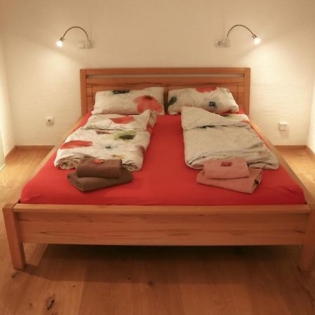 Stilvolle Wohnung Auf 50 M² Mit Parkplatz Und Wifi Kraiburg am Inn Exterior photo