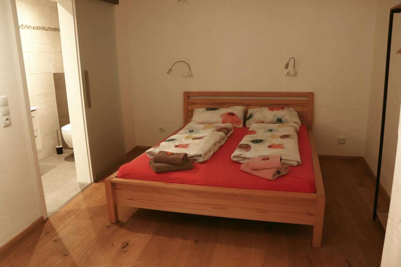 Stilvolle Wohnung Auf 50 M² Mit Parkplatz Und Wifi Kraiburg am Inn Exterior photo