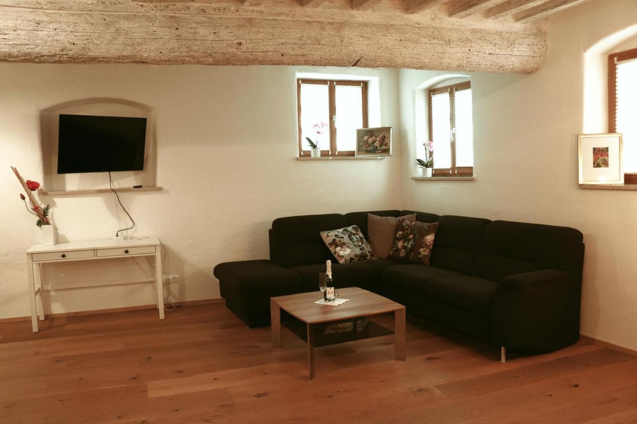 Stilvolle Wohnung Auf 50 M² Mit Parkplatz Und Wifi Kraiburg am Inn Exterior photo