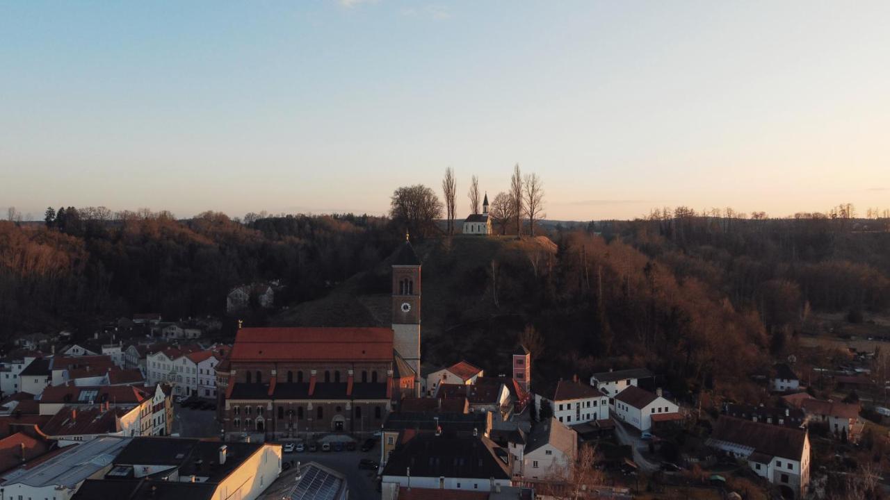 Stilvolle Wohnung Auf 50 M² Mit Parkplatz Und Wifi Kraiburg am Inn Exterior photo